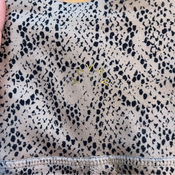Varley snakeskin print leggings size medium - Picture 7 of 7